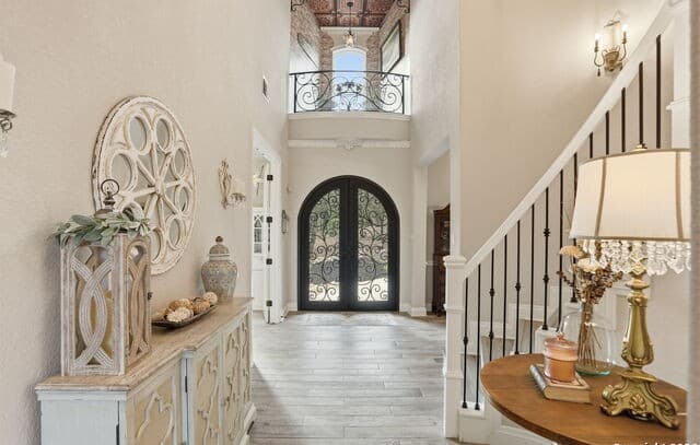 5-bedroom rental at 426 County Road 2801 W in Mico, TX — photo 3