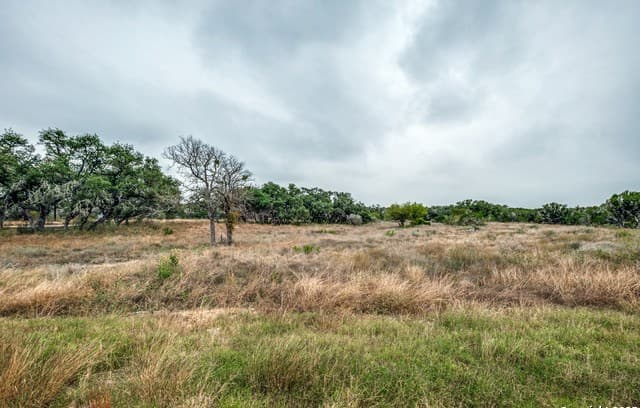 rental at 801 Grand Oaks in Hondo, TX — photo 1
