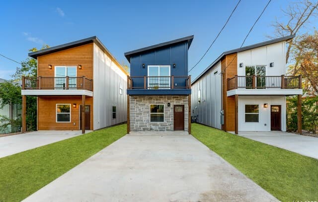 3-bedroom rental at 214 Cooper St in San Antonio, TX — photo 2