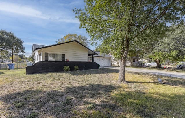 3-bedroom rental at 3411 Vinecrest in Kirby, TX — photo 1