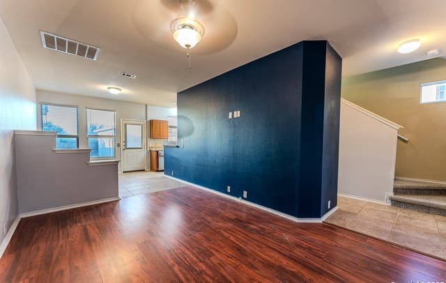 3-bedroom rental at 10311 Lateleaf Oak in San Antonio, TX — photo 3