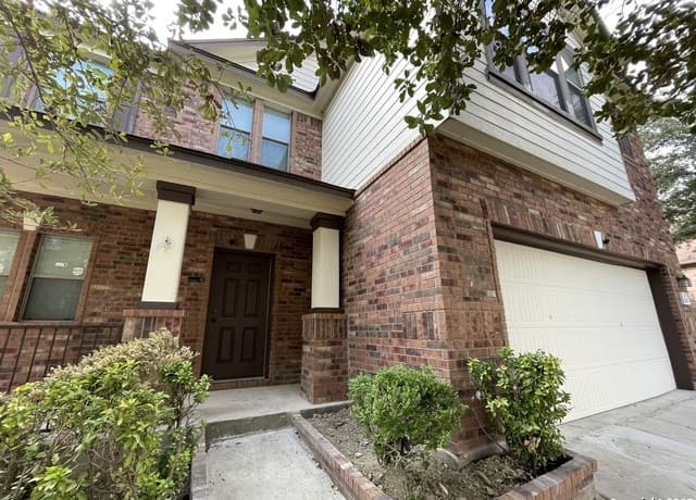 3-bedroom rental at 11111 Denae in Live Oak, TX — photo 2
