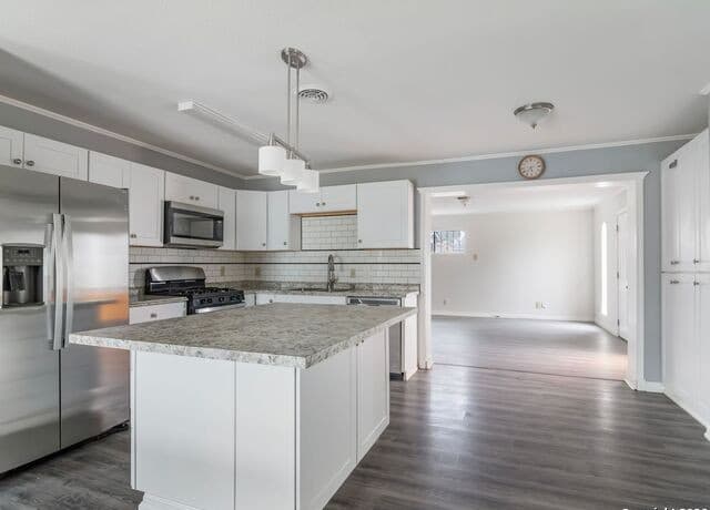 3-bedroom rental at 3947 Southport Drive in San Antonio, TX — photo 3