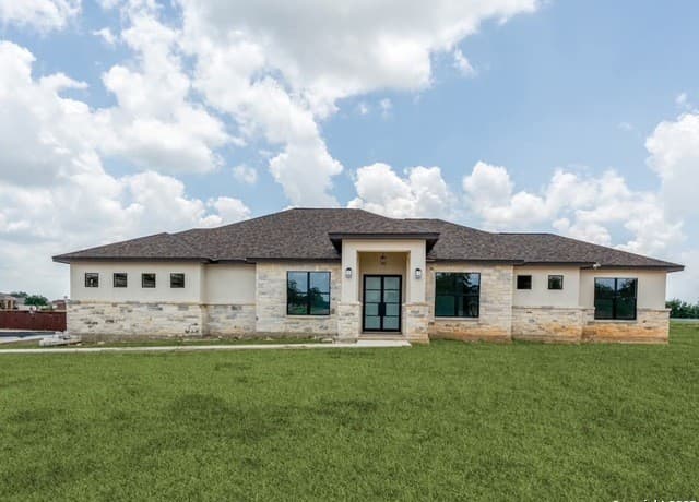 4-bedroom rental at 108 Abrego Trail in Floresville, TX — photo 1