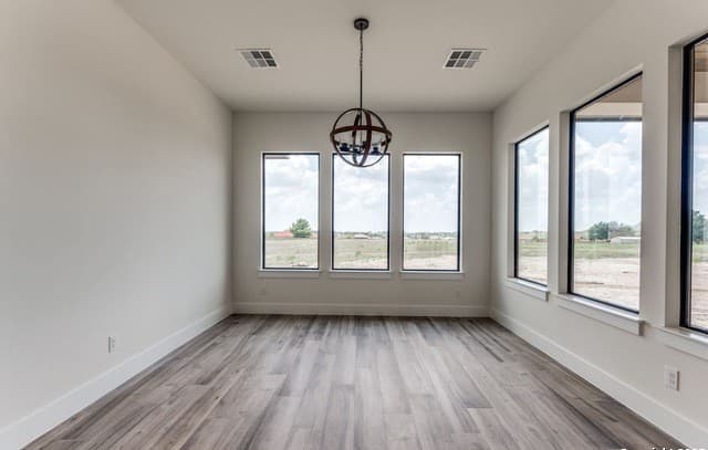 4-bedroom rental at 108 Abrego Trail in Floresville, TX — photo 5