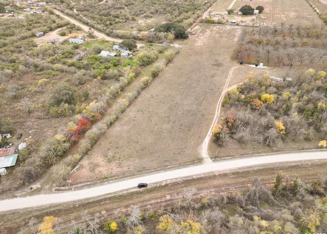 rental at TBD County Road 671 in Devine, TX — photo 5
