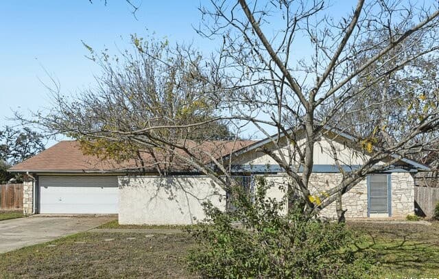 4-bedroom rental at 8203 Phoenix in Universal City, TX — photo 4