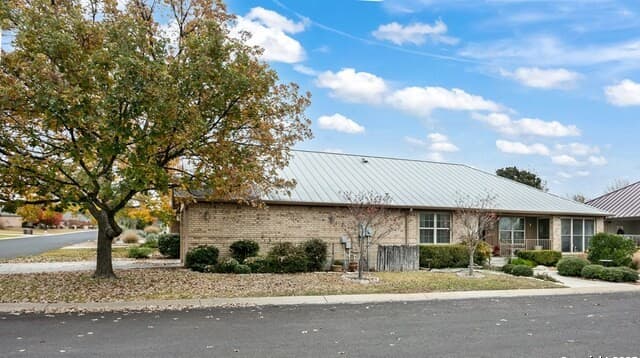 3-bedroom rental at 1702 Cherrywood Dr in Fredericksburg, TX — photo 2