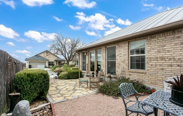 3-bedroom rental at 1702 Cherrywood Dr in Fredericksburg, TX — photo 3