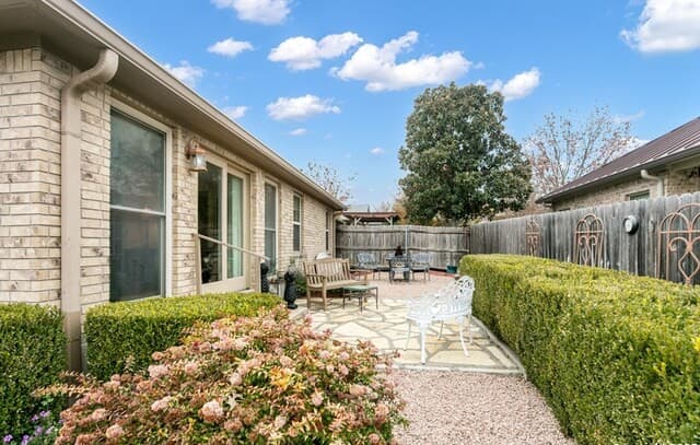 3-bedroom rental at 1702 Cherrywood Dr in Fredericksburg, TX — photo 4