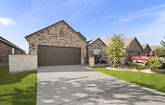 2-bedroom rental at 9407 Sundrop Valley in San Antonio, TX — photo 3