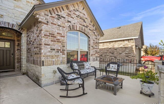 2-bedroom rental at 9407 Sundrop Valley in San Antonio, TX — photo 4