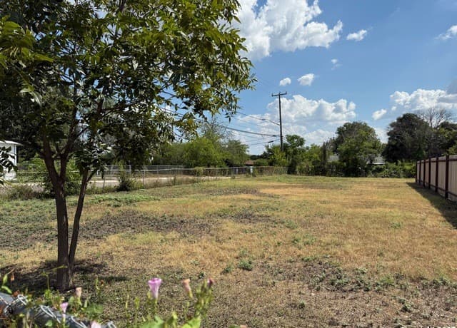 rental at 1534 Lamar in San Antonio, TX — photo 2