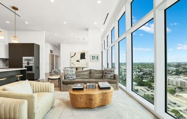 3-bedroom rental at 123 Lexington Unit 1806 in San Antonio, TX — photo 2