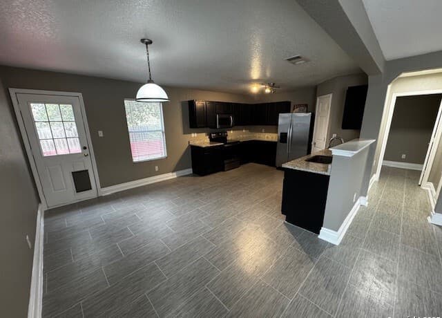 3-bedroom rental at 7907 Saratoga Knll in Selma, TX — photo 4