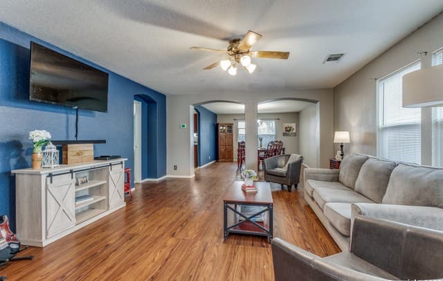 4-bedroom rental at 6110 Outlook Ridge in San Antonio, TX — photo 4