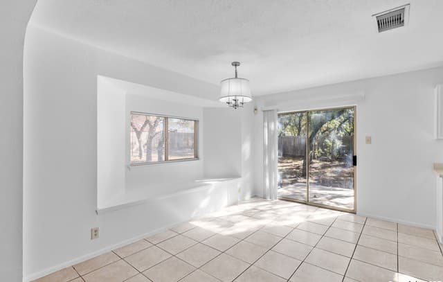 3-bedroom rental at 9150 Dover in San Antonio, TX — photo 5