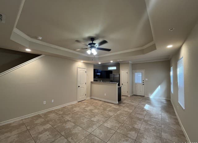 3-bedroom rental at 6315 Luglio Lane Unit 102 in San Antonio, TX — photo 3