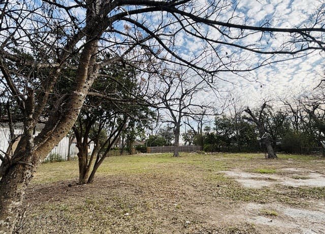rental at 1418 Montana in San Antonio, TX — photo 1