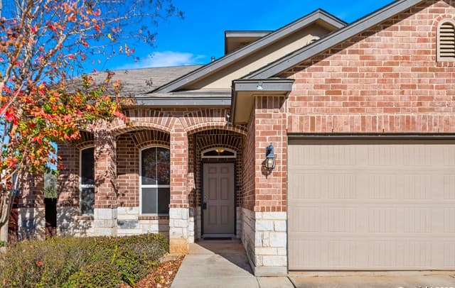 4-bedroom rental at 5903 Carriage Cape in San Antonio, TX — photo 2