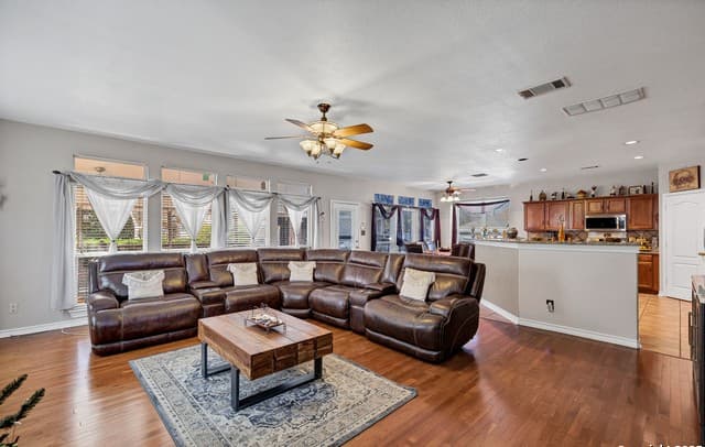 4-bedroom rental at 1611 Springhouse in San Antonio, TX — photo 4