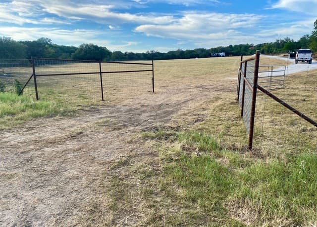 rental at 1400 Knoll Schwope in Spring Branch, TX — photo 3