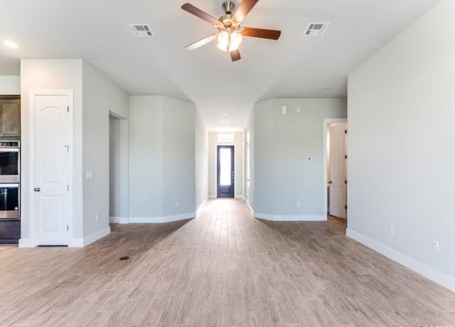 3-bedroom rental at 108 Simpatico in Boerne, TX — photo 4