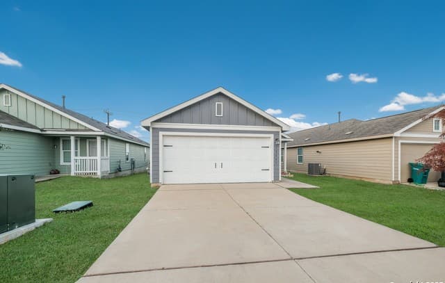 3-bedroom rental at 12047 Overton Way in San Antonio, TX — photo 5