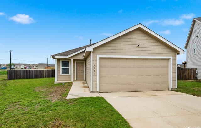 3-bedroom rental at 12003 Overton in San Antonio, TX — photo 1