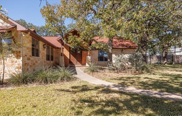 3-bedroom rental at 1200 Doe Run in Fredericksburg, TX — photo 3