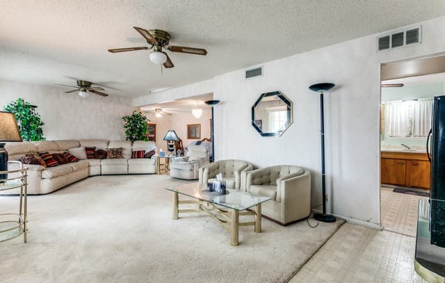 4-bedroom rental at 6825 Chert Chase in Elmendorf, TX — photo 5