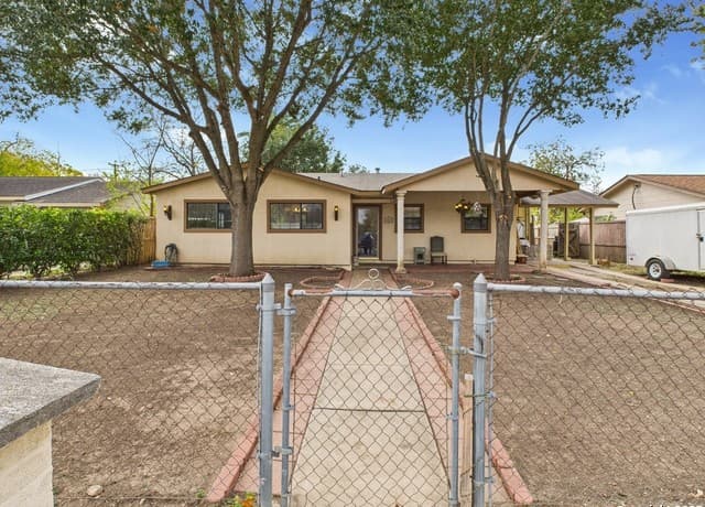 3-bedroom rental at 5530 Knoll Krest in San Antonio, TX — photo 1