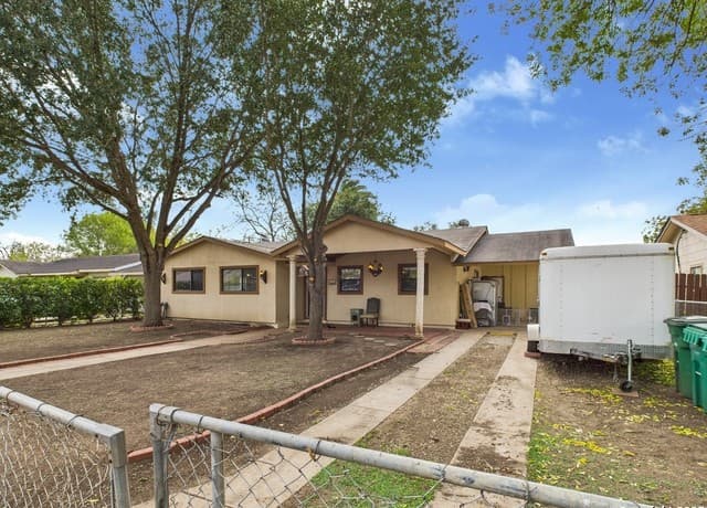 3-bedroom rental at 5530 Knoll Krest in San Antonio, TX — photo 3