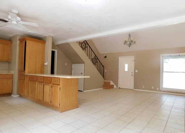 3-bedroom rental at 30 Crestline Dr in Pleasanton, TX — photo 5