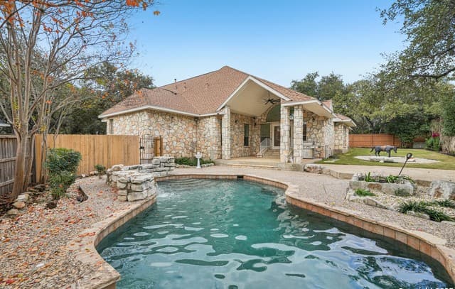 3-bedroom rental at 17306 Fountain Mist in San Antonio, TX — photo 4