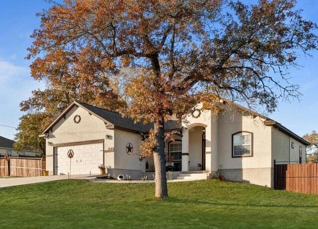 3-bedroom rental at 225 Broken Star Trail in Poteet, TX — photo 2