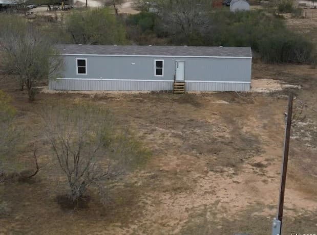 3-bedroom rental at 152 Cr 2664 in Moore, TX — photo 1