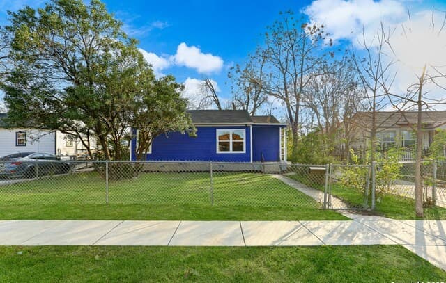 3-bedroom rental at 134 Elmo in San Antonio, TX — photo 3