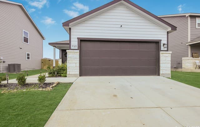 3-bedroom rental at 5323 Franklin Hills in Von Ormy, TX — photo 3