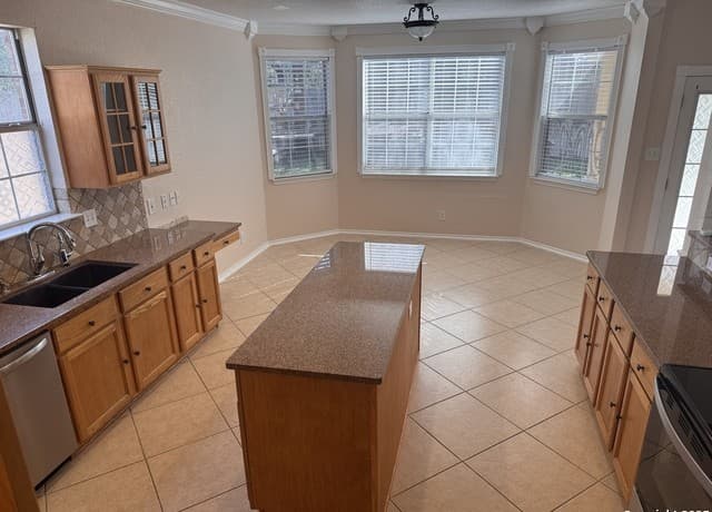 4-bedroom rental at 21427 Bubbling in San Antonio, TX — photo 5