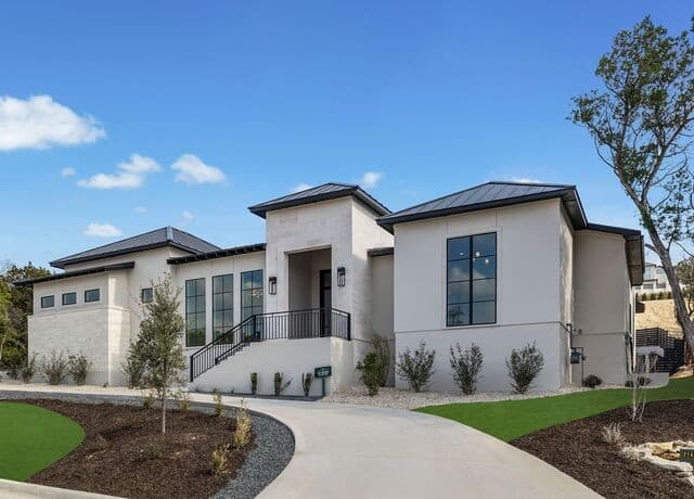 4-bedroom rental at 71 Via Aragon in San Antonio, TX — photo 2