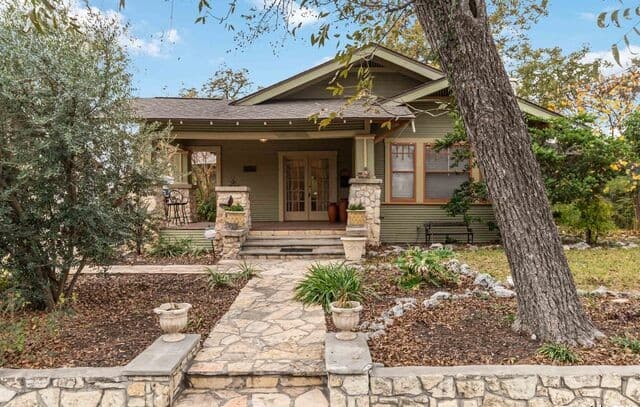 3-bedroom rental at 211 Lindell in San Antonio, TX — photo 3