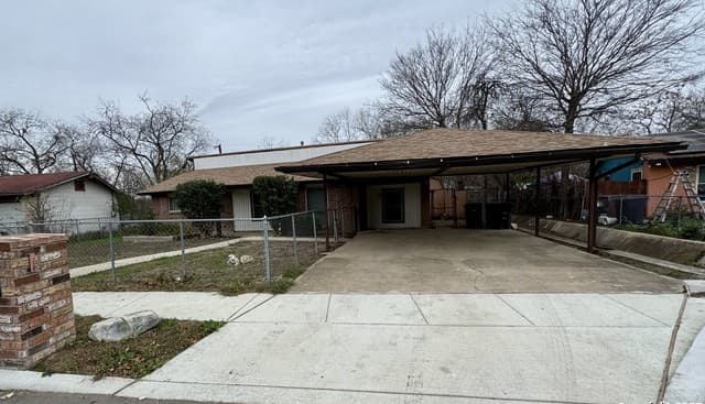 4-bedroom rental at 146 Stapleton in San Antonio, TX — photo 2