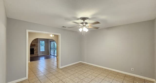 3-bedroom rental at 911 Spring Park in San Antonio, TX — photo 3