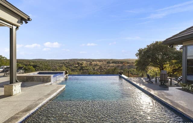 4-bedroom rental at 121 Greystone Pt in Boerne, TX — photo 3