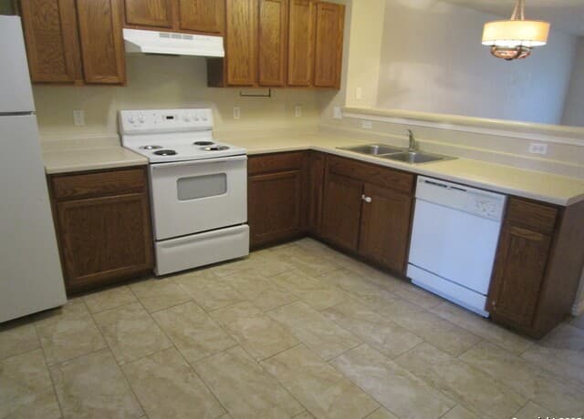 3-bedroom rental at 103 Autumn Pass in San Antonio, TX — photo 4