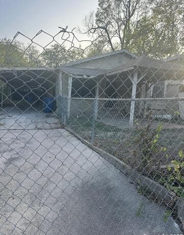 6-bedroom rental at 4012 San Fernando St in San Antonio, TX — photo 4