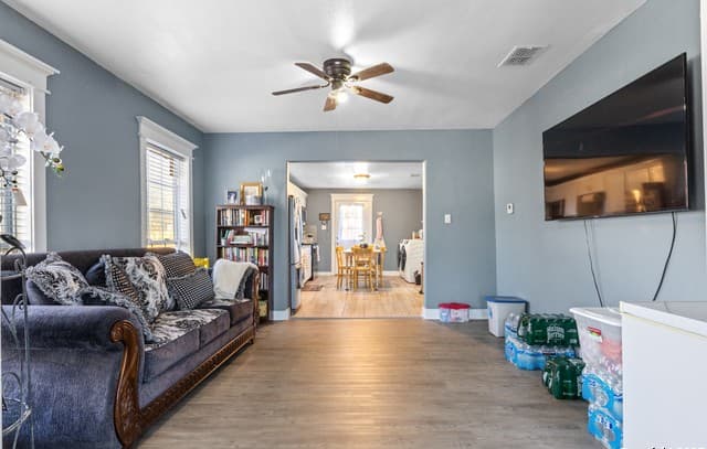 3-bedroom rental at 504 N Cedar in Pearsall, TX — photo 5
