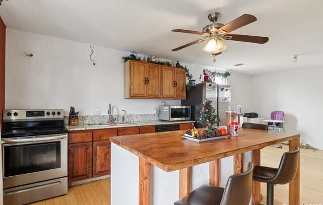 3-bedroom rental at 215 & 213 Coughran in Pleasanton, TX — photo 5