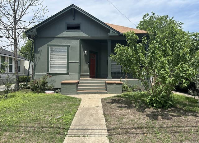 3-bedroom rental at 311 E Ashby Pl in San Antonio, TX — photo 1